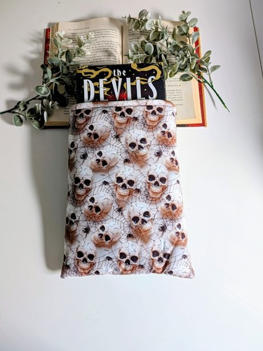 Skull book sleeve large - skull,