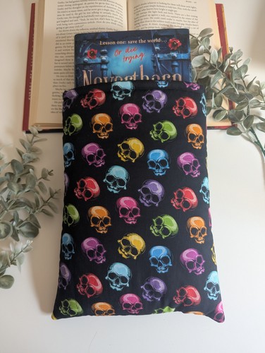 Skull book sleeve large - skull,